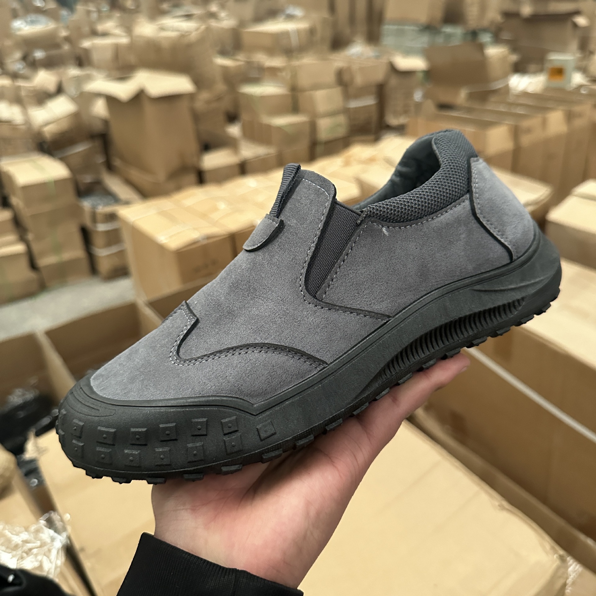 The new men's shoes for the autumn and winter of 2025 are fashionable, casual and trendy running shoes. The same style of leather shoes for men's sports single Specification drawing