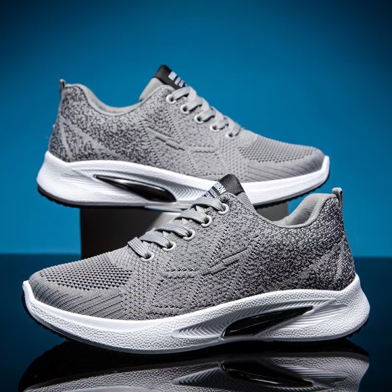 New men's sports shoes, soft-soled comfortable running shoes, breathable flying fabric shoes, cross-border bestsellers for foreign trade, sports and casual shoes Application Scenario