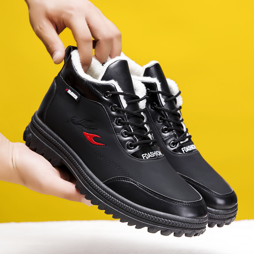 Winter fleece and thickened men's cotton shoes, comfortable, casual, cold-proof and warm dad shoes, soft-soled snow boots for middle-aged and elderly people Application Scenario