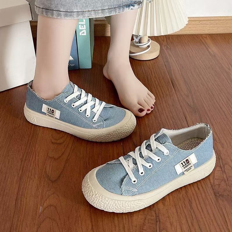 Wholesale of new thick-soled canvas shoes for female students, soft-soled fashionable one-foot sports shoes and casual shoes full figure