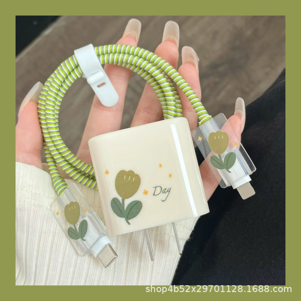 The new Apple charger protection case and data cable cover are suitable for Apple 18W/20W chargers with tpu off-white color full figure