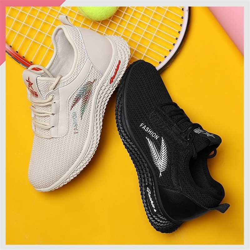 Cross-border new women's sports shoes, summer mesh breathable soft-soled fashionable casual shoes, export versatile mom shoes wholesale full figure