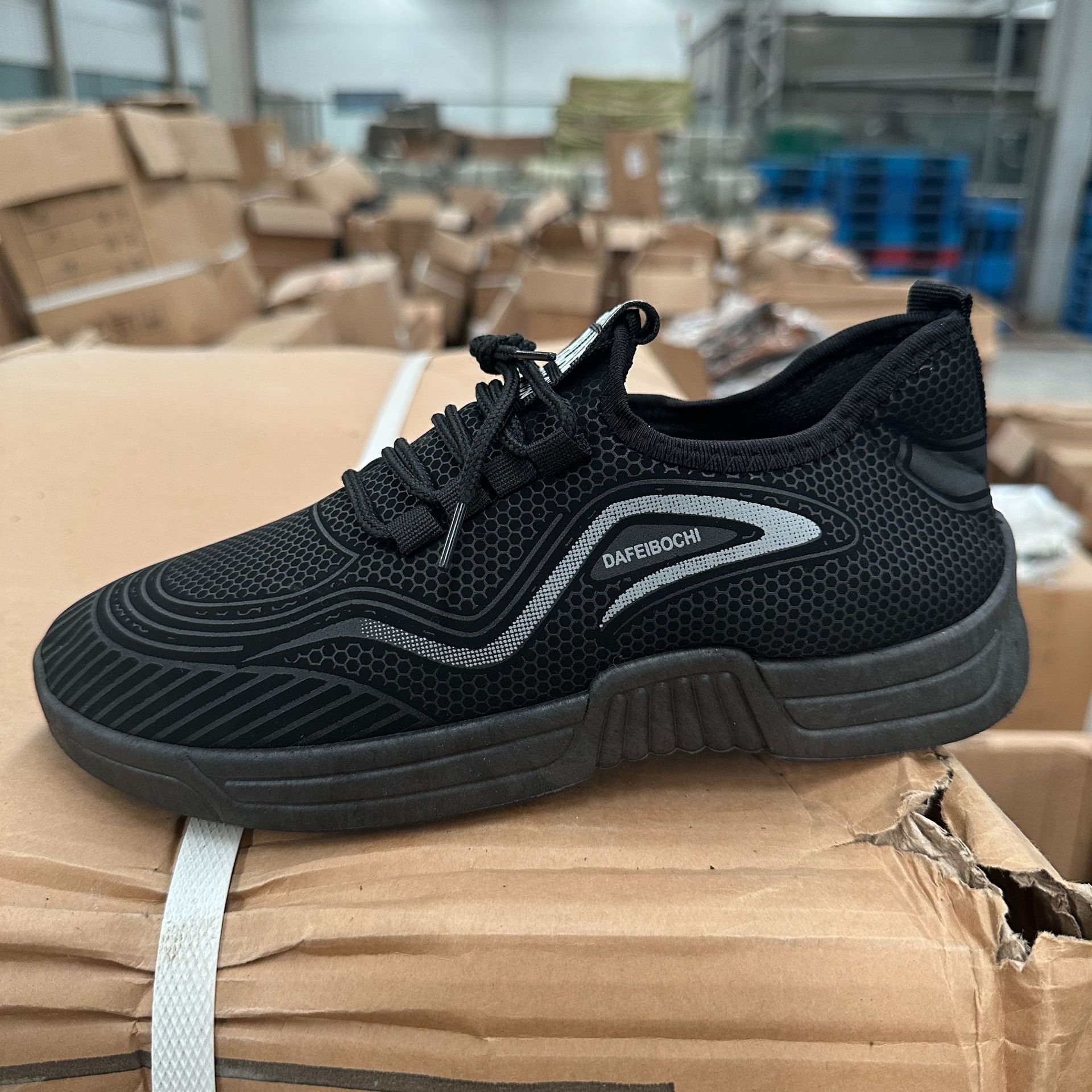 2022 new men's shoes: Fashionable, casual and trendy running shoes, men's sports single cotton leather shoes of the same style Specification drawing