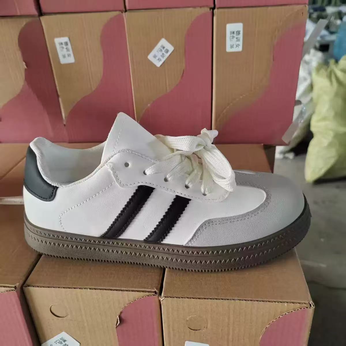De Xun Shoes Women's 2025 New bestsellers: thick-soled, versatile white sneakers, retro Forrest Gump shoes, casual sports board shoes details Picture