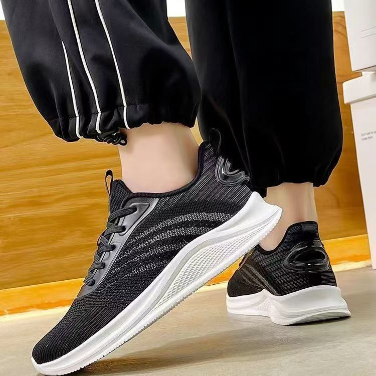 One-piece consignment of men's shoes, breathable mesh sports shoes, new men's casual running mesh shoes, cross-border flying woven shoes Application Scenario