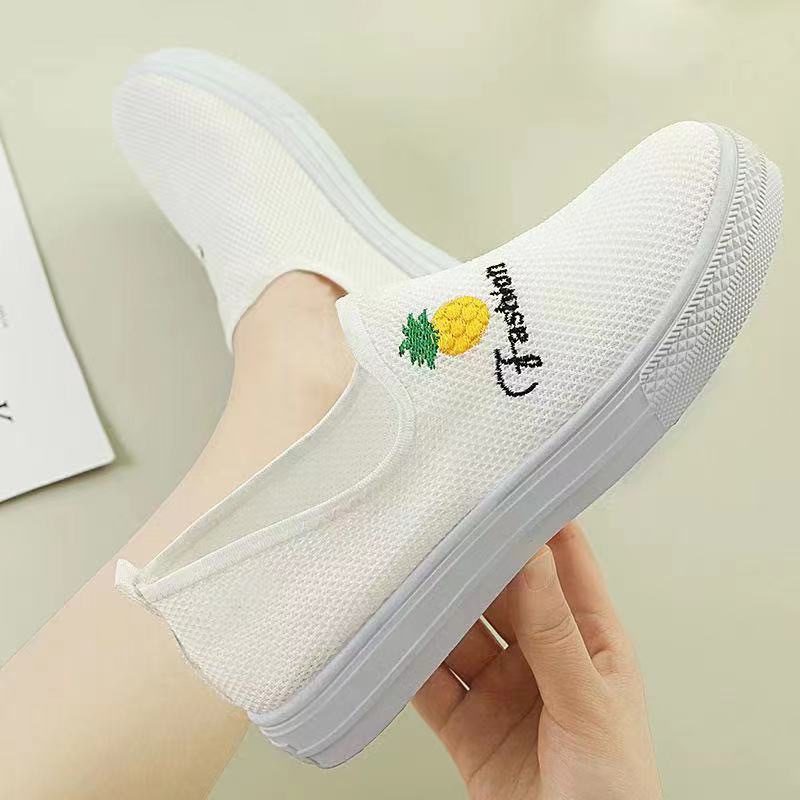 2025 New versatile and popular cloth shoes, fashionable round-toed cloth shoes for women, Korean style sports breathable soft-soled student shoes Application Scenario
