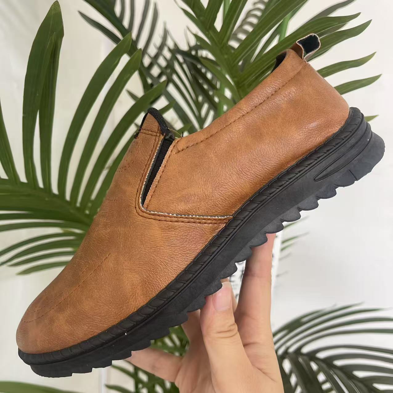 Leather shoes 2025 Autumn/Winter new men's leather shoes with soft soles, comfortable one-step men's casual shoes wholesale, popular men's shoes full figure
