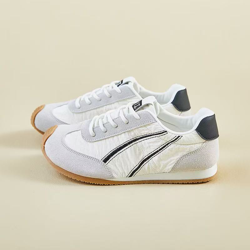 The new Spring/Summer 2025 Ming series low-saturation German training shoes for women, retro lace-up, casual and versatile, color-blocked flat Argan shoes Item Picture