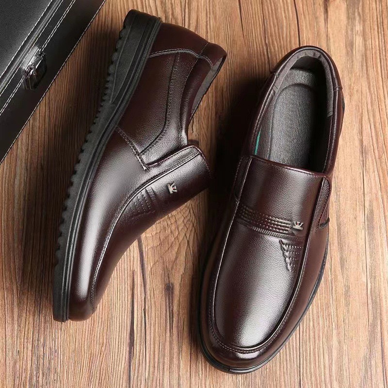 【 Crown 】 New trendy, fashionable and casual men's leather shoes with soft soles and soft surfaces, breathable soft leather men's leather shoes for export batch full figure