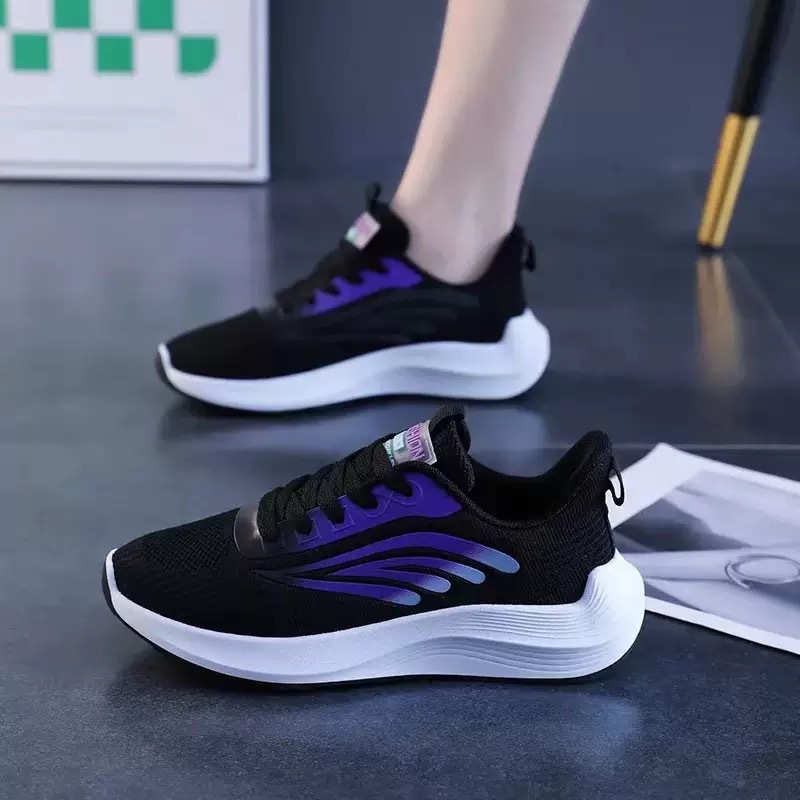 Women's sports shoes 2025 new style fashionable Korean style trendy flying woven breathable and versatile lightweight running shoes wholesale export version Application Scenario