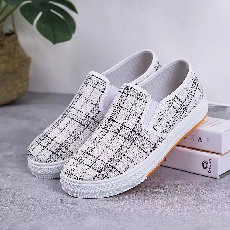2024 New spring and autumn women's flat, Korean-style, fashionable and comfortable casual shoes from old Beijing Application Scenario