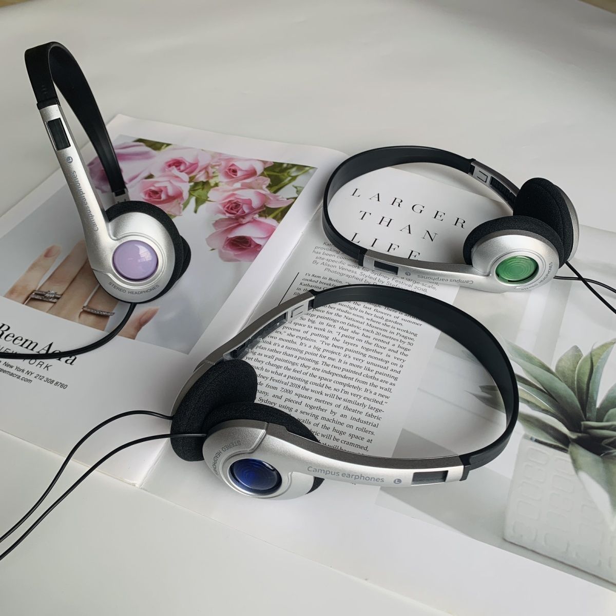 Upgraded wired over-ear headphones, retro campus ultra-light photography, suitable for Apple tablet computers, Huawei, etc full figure