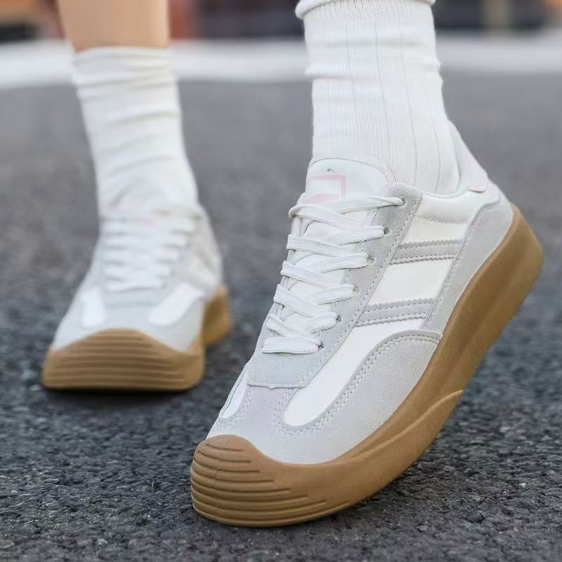 Design niche retro De Xun shoes for women, Spring 2025 new style white sneakers, casual board shoes, ins trend, wholesale for foreign trade full figure