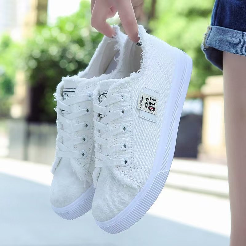 Wholesale of 2025 new spring canvas shoes for female students, Korean style Hong Kong-style cloth shoes, white sneakers and board shoes full figure