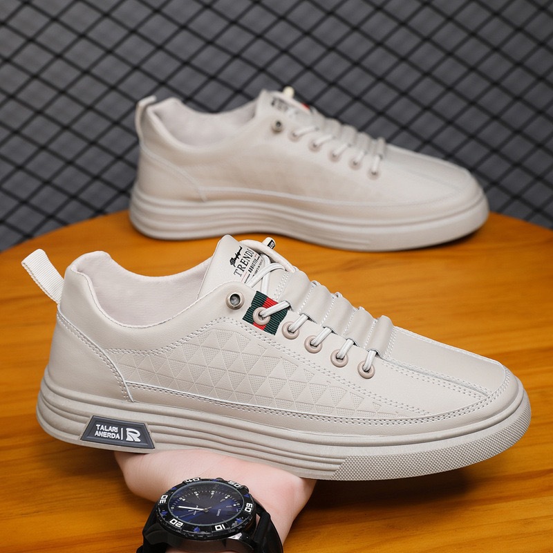 In 2025, "Shoe Man" will launch new cross-border wholesale sports shoes for foreign trade. These are breathable, casual and versatile trendy shoes for men, which can be worn on one foot full figure