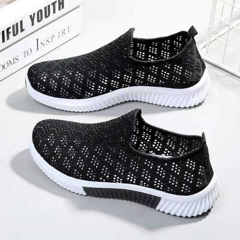 One-piece consignment delivery of new summer cloth shoes, flat perforated women's net shoes, sports casual shoes, comfortable flat shoes, mom shoes full figure