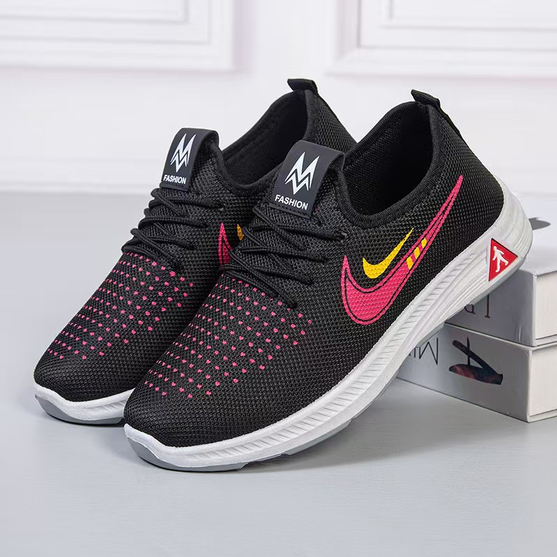 New style running shoes with mesh breathable sports shoes, wholesale of old Beijing cloth shoes, casual walking shoes for middle-aged and elderly people Application Scenario