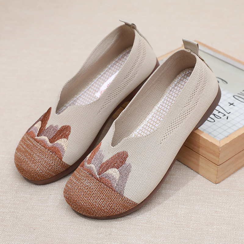 2025 Summer new women's shoes, fisherman shoes, ethnic style mom shoes, lazy one-foot flat shoes for middle-aged and elderly women details Picture