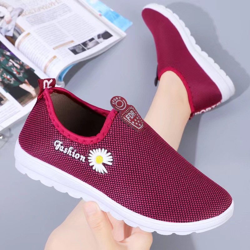 Walking shoes manufacturer wholesale old Beijing cloth shoes, women's shoes, mom's shoes, mesh flat casual shoes, walking shoes, street stall shoes details Picture