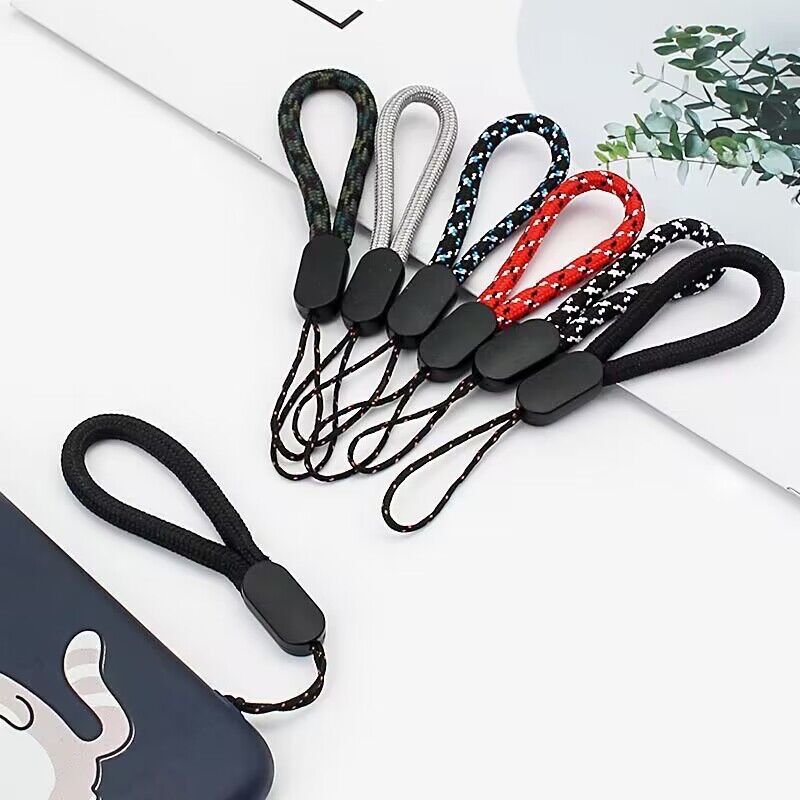 Factory wholesale mobile phone lanyards, short finger lanyards, twisted braided lanyards, ring clasps, USB flash drive key pendants, rings Application Scenario
