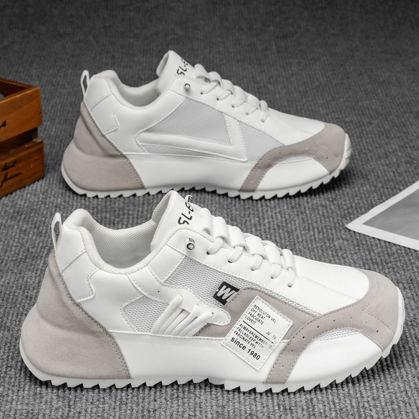In 2025, men's autumn shoes are breathable and versatile, featuring one-step sports shoes, casual board shoes, running thick-soled insole height-increasing dad shoes full figure