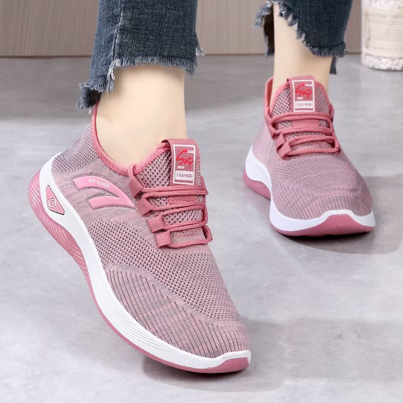 Old Beijing cloth shoes, women's single shoes, flying fabric surface, one-step walking women's shoes, mom shoes, anti-slip soft-soled casual sports shoes full figure