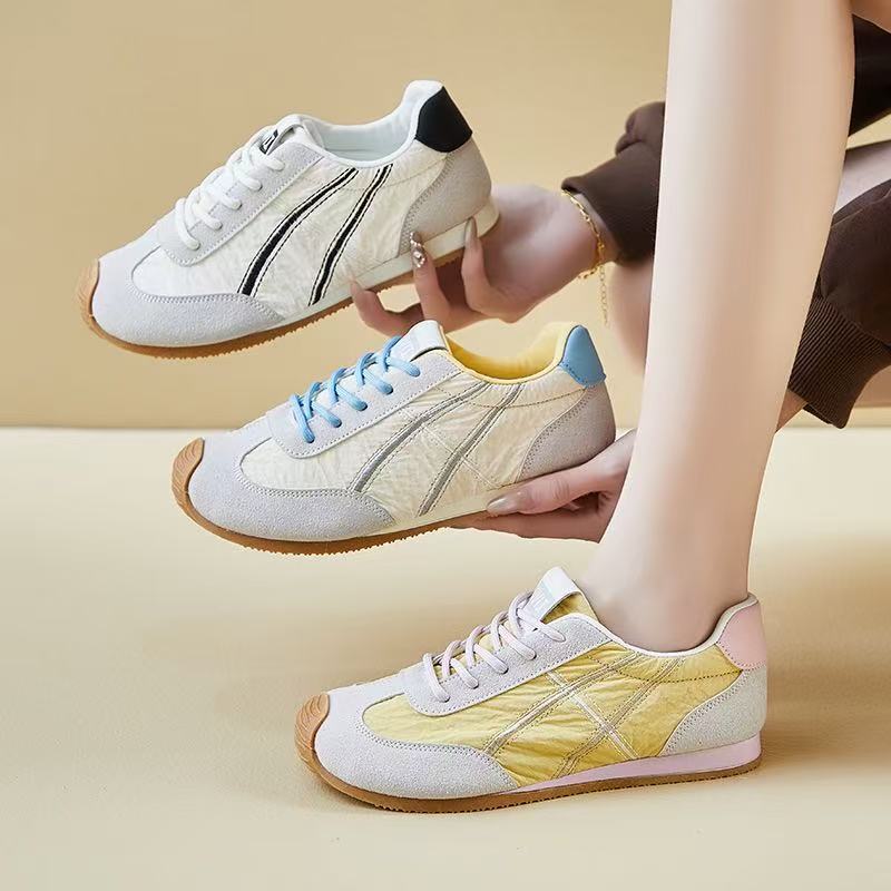 The new Spring/Summer 2025 Ming series low-saturation German training shoes for women, retro lace-up, casual and versatile, color-blocked flat Argan shoes full figure