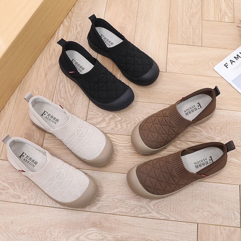 Spring and Autumn's new women's cloth shoes with soft soles and soft surfaces, fashionable mom shoes that can be worn on one foot, light, comfortable and anti-slip work shoes for export details Picture