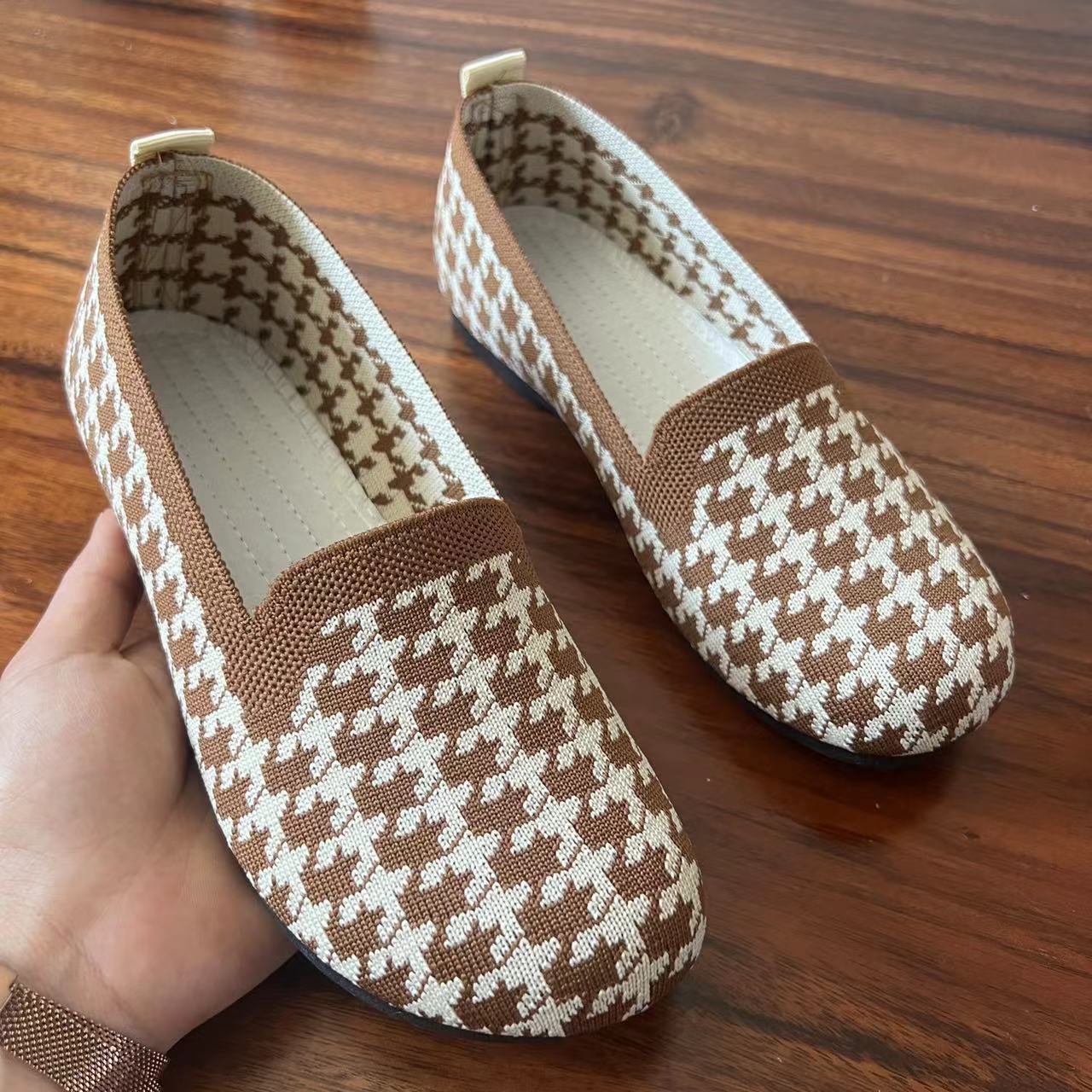 Mom shoes bestsellers: One-step breathable casual women's shoes, comfortable, durable, fashionable and breathable fabric shoes with soft soles. One-piece consignment details Picture