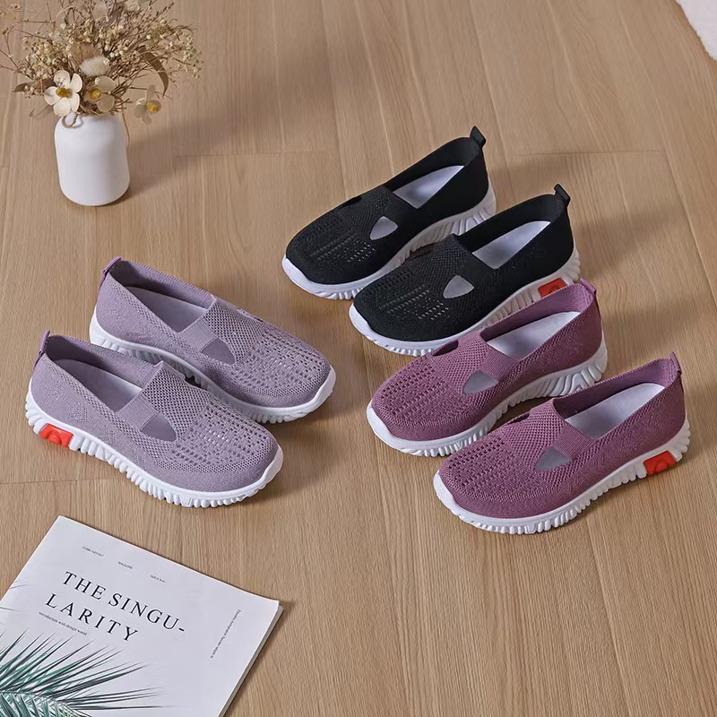 For the spring and autumn of 2024, there are lightweight, comfortable and anti-slip Beijing cloth shoes and women's net shoes for middle-aged and elderly people with a net surface for casual moms full figure