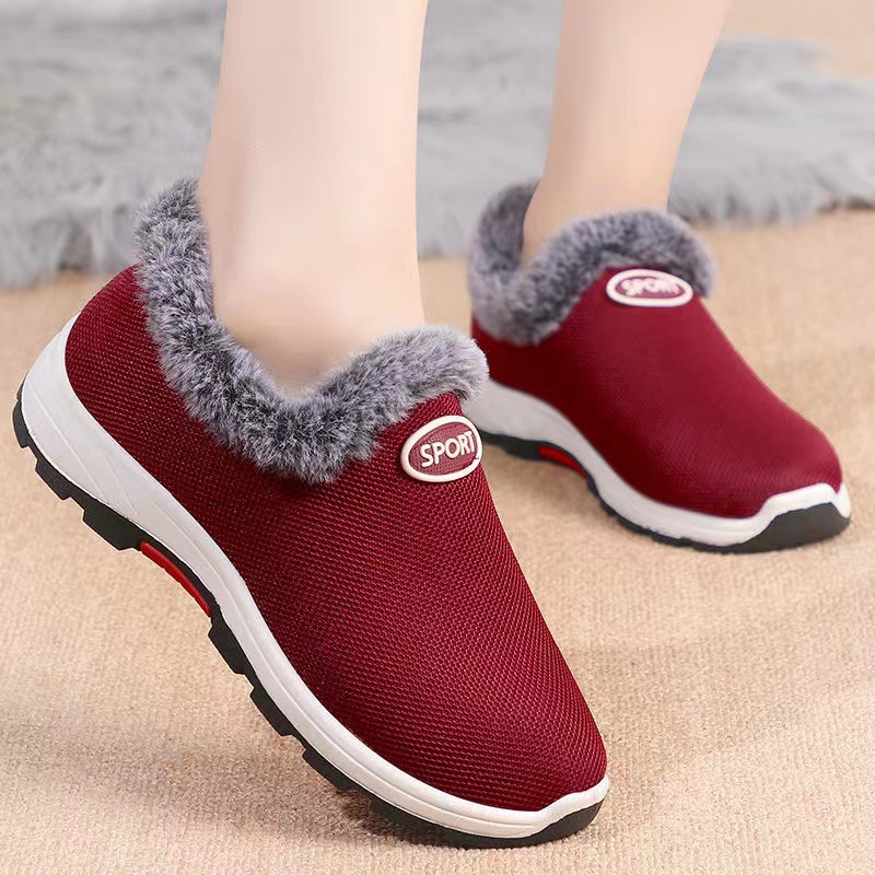 Wholesale of 2022 winter new style old Beijing cloth shoes, women's fleece walking shoes, warm women's shoes and lightweight sports shoes full figure