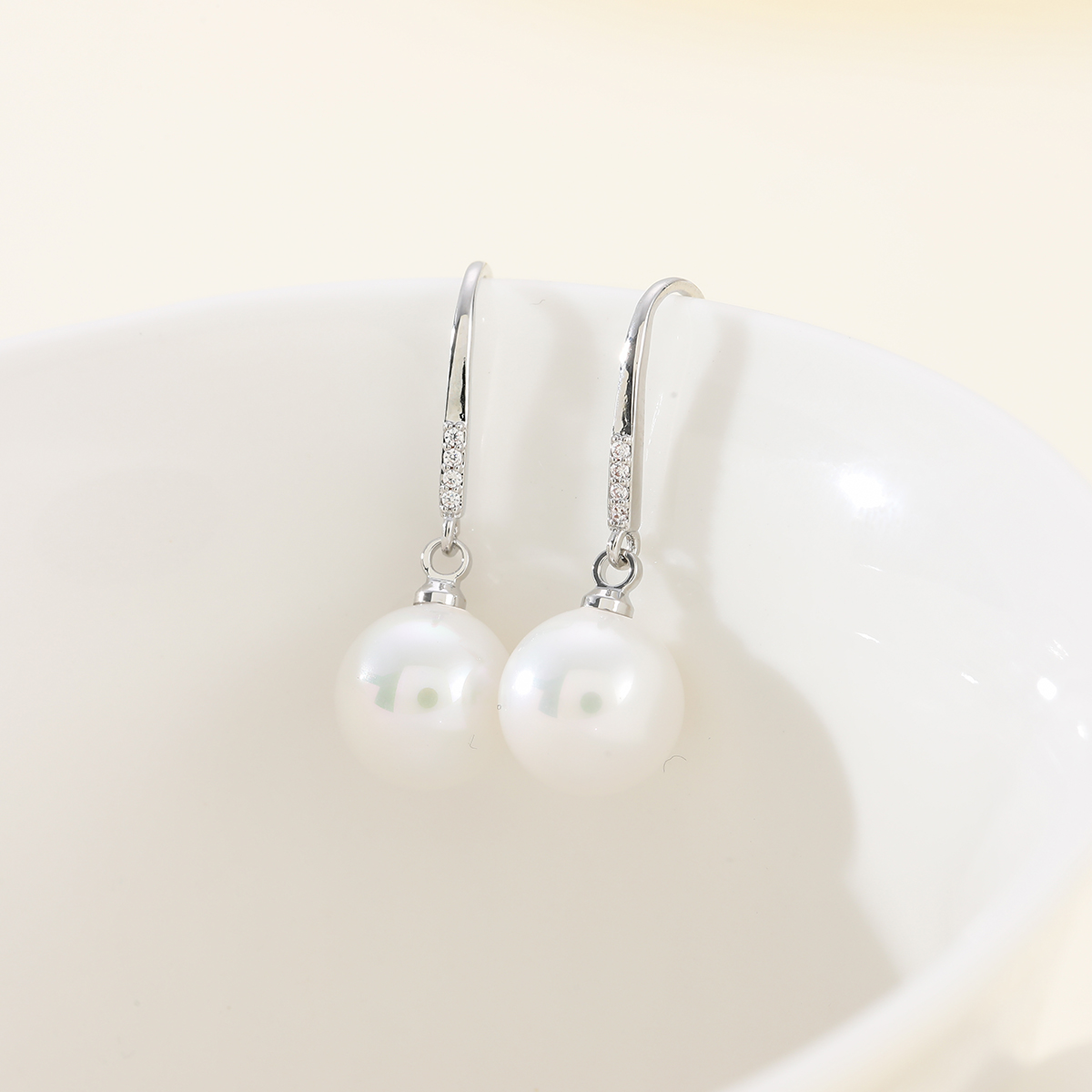 Xuhui brand's new stylish and exquisite copper-plated real gold bejeweled ear hooks are simple, elegant and stylish Specification drawing