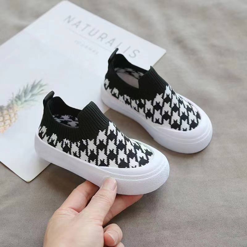 Children's shoes, boys' breathable mesh shoes, summer 2024 new style, spring and autumn children's coconut shoes, children's and girls' sports shoes details Picture