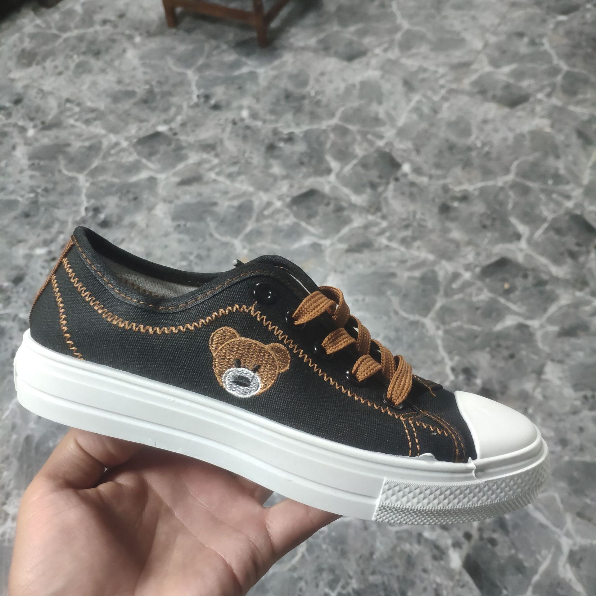 Spring bear canvas shoes, women's new trendy sports shoes, white sneakers, women's versatile student casual shoes, soft-soled shoes details Picture