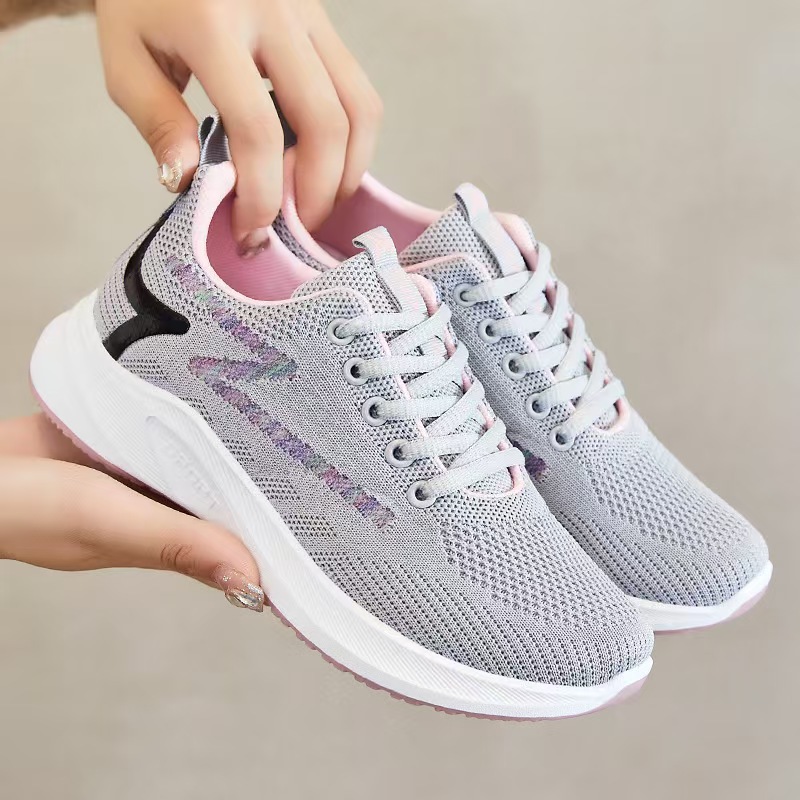 Women's Shoes 2024 Spring New Export women's shoes manufacturer wholesale casual shoes, one-piece consignment, soft-soled sports shoes for women full figure