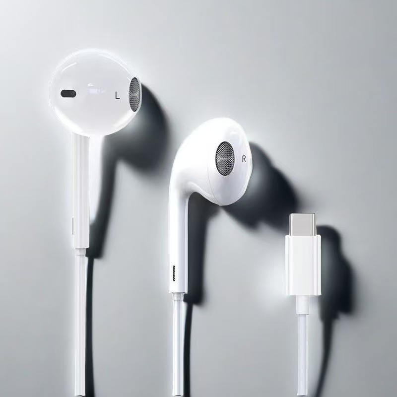 The type c interface universal version of the wired control headphones suitable for iPhone 15-16 mobile phones in stock supports calls and music listening Application Scenario