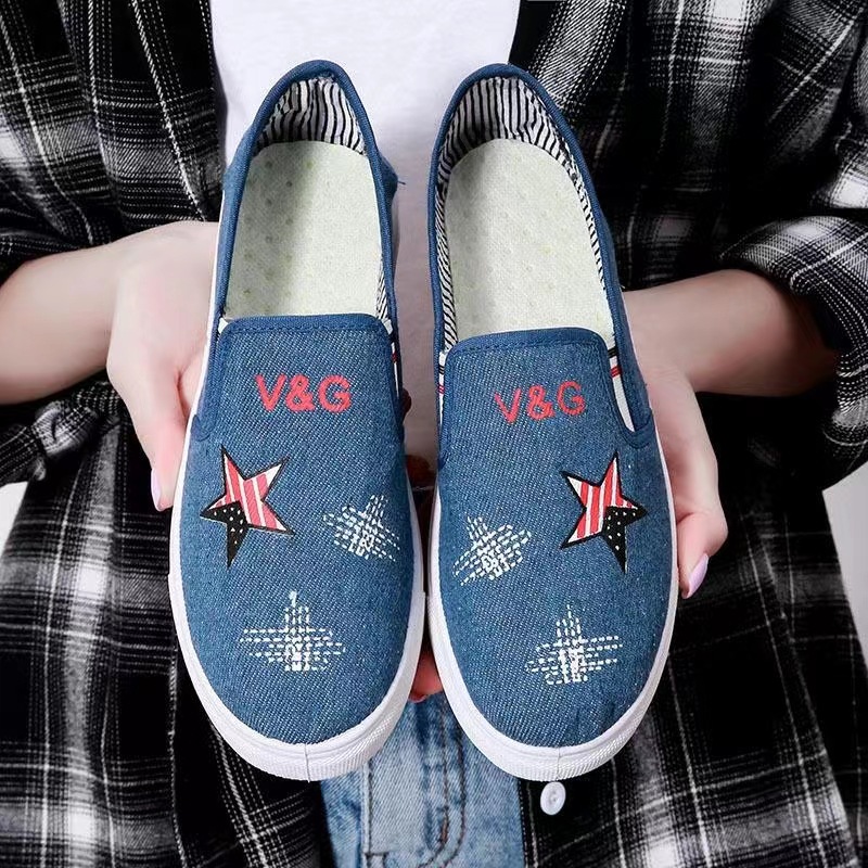 Old Beijing-style casual women's one-step thickened soft-soled denim shoes are fashionable and breathable. Wholesale from the manufacturer of lazy shoes details Picture