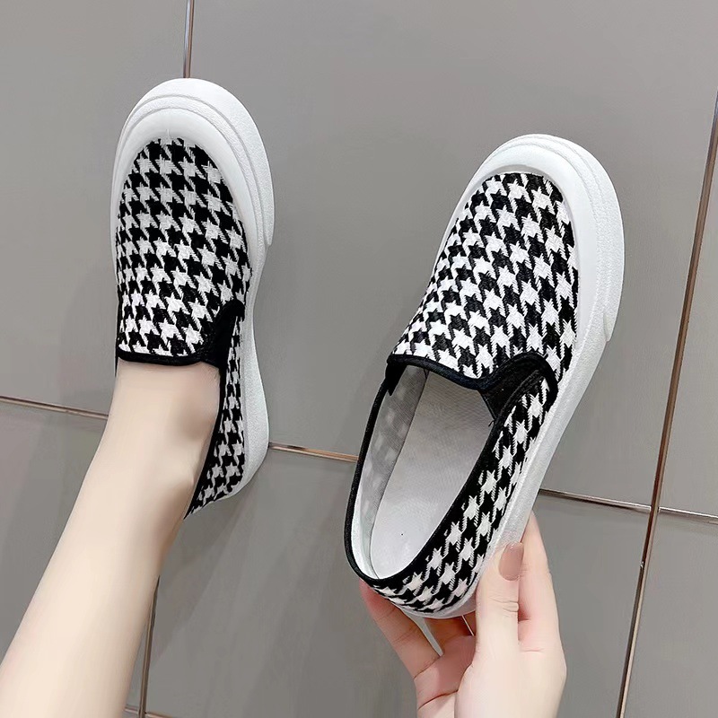 New women's shoes: Breathable and comfortable casual shoes for women, simple student shoes, Korean-style fashionable one-step lazy shoes wholesale Application Scenario