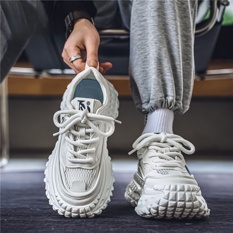 New breathable mesh sports shoes for men in summer are trendy and versatile. Thick-soled height-increasing casual dad shoes for men Application Scenario