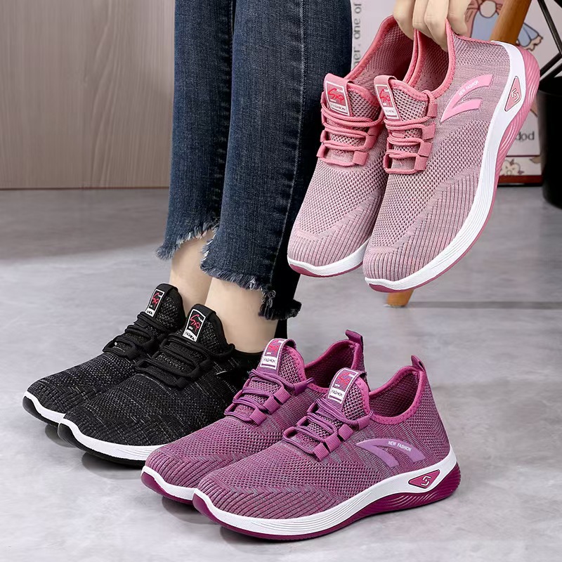 Old Beijing cloth shoes, women's single shoes, flying fabric surface, one-step walking women's shoes, mom shoes, anti-slip soft-soled casual sports shoes Application Scenario