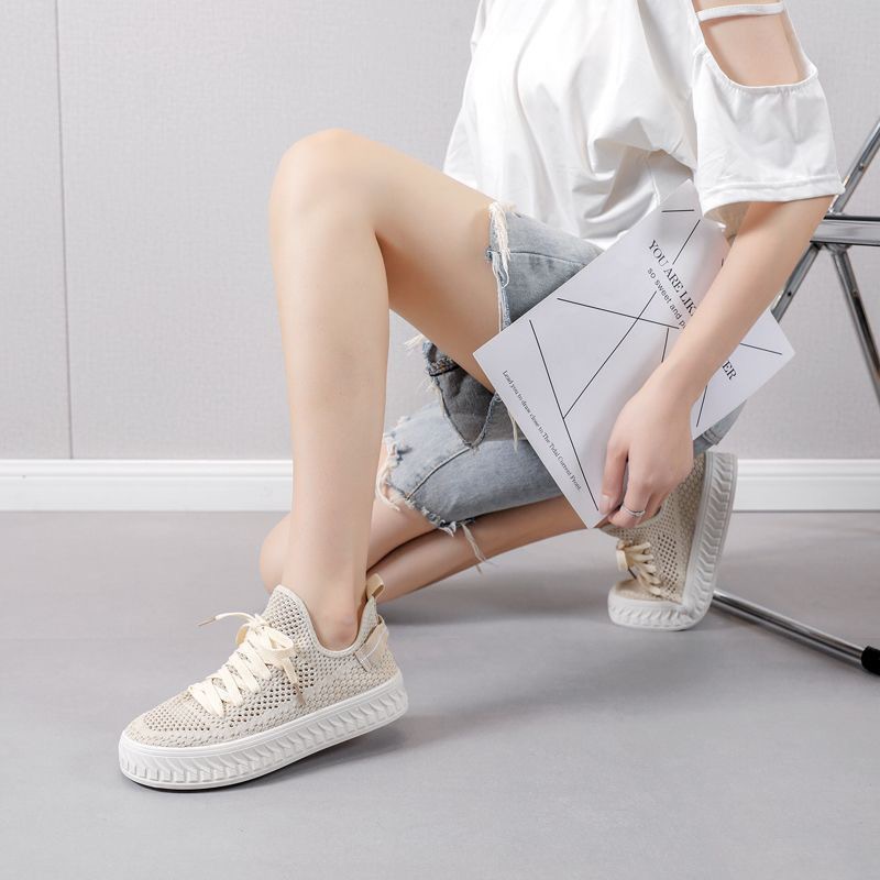 One-piece consignment of new summer flat, perforated women's net shoes, sports and casual shoes, comfortable flat shoes, cross-border export Application Scenario