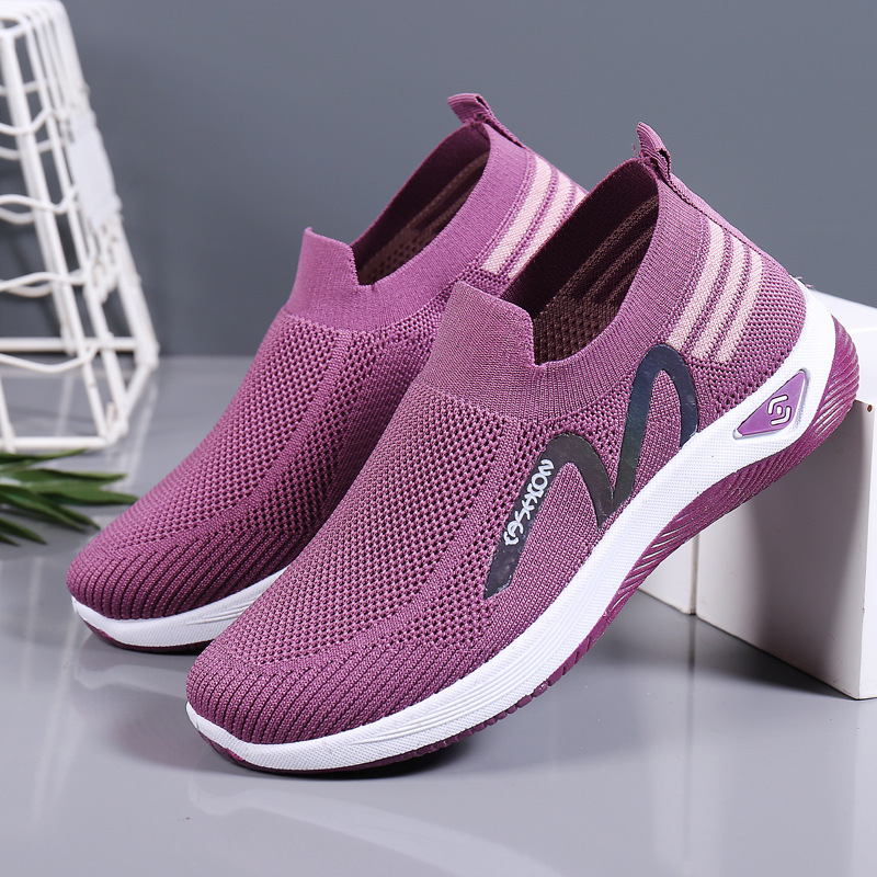 Wholesale of new 2024 women's soft-soled flying woven walking shoes for the elderly, such as casual sports shoes for mothers Application Scenario