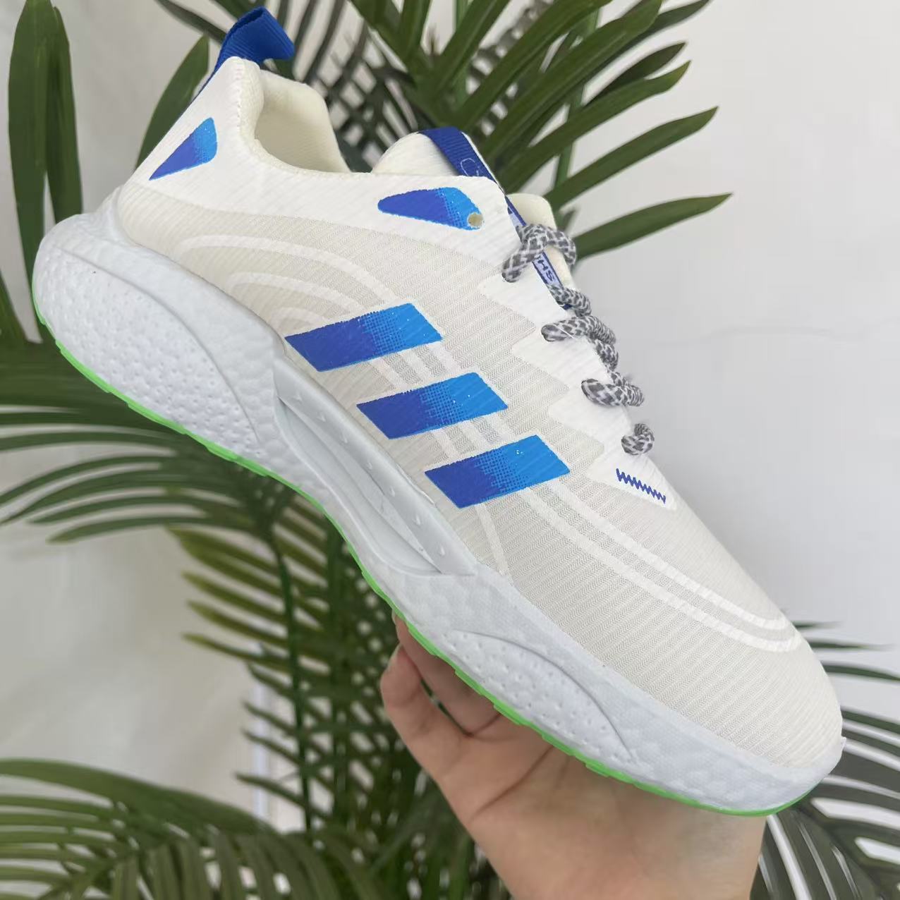 Men's shoe manufacturers wholesale autumn and winter breathable and lightweight student sports shoes, one-piece consignment, fashionable running single shoes new styles Application Scenario
