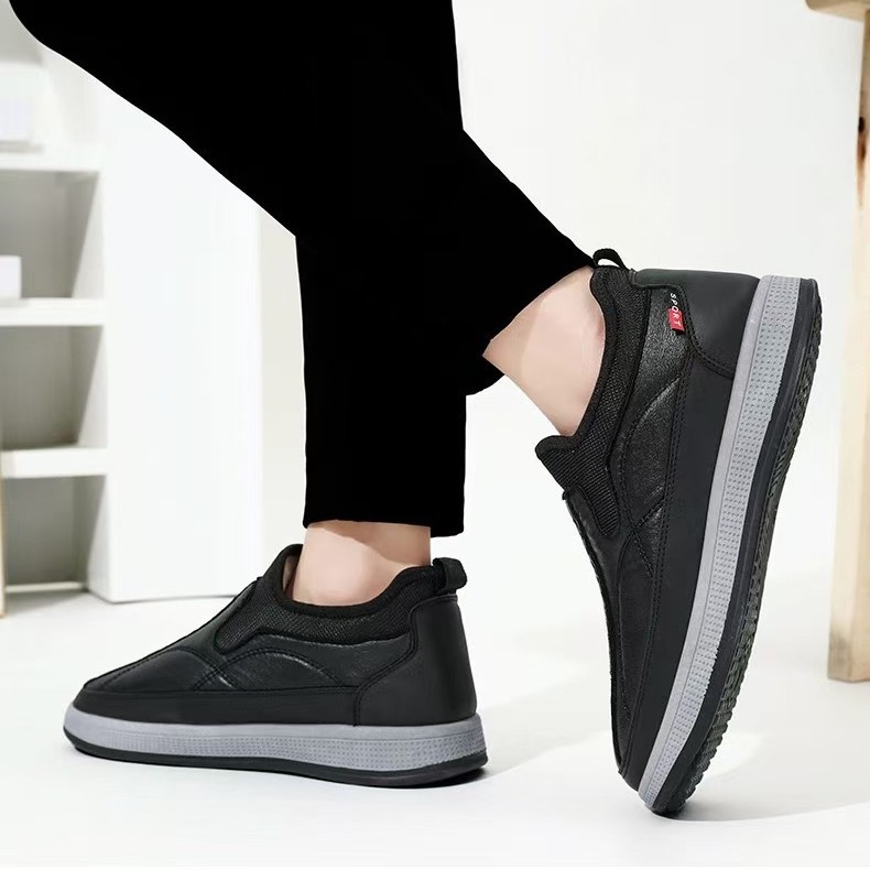 Winter old Beijing cloth shoes, men's cotton boots, fleece and thickened wool dad shoes, soft-soled, anti-slip and lightweight snow boots details Picture