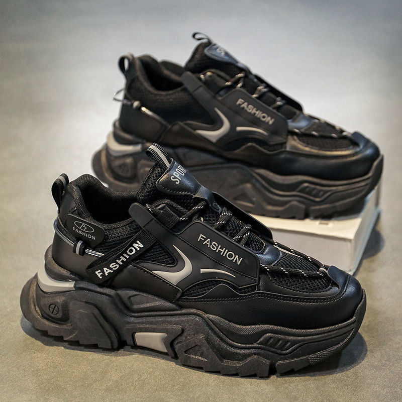New breathable mesh white sneakers for men's shoes in autumn are trendy and versatile. Men's black sports shoes are casual and trendy dad shoes full figure