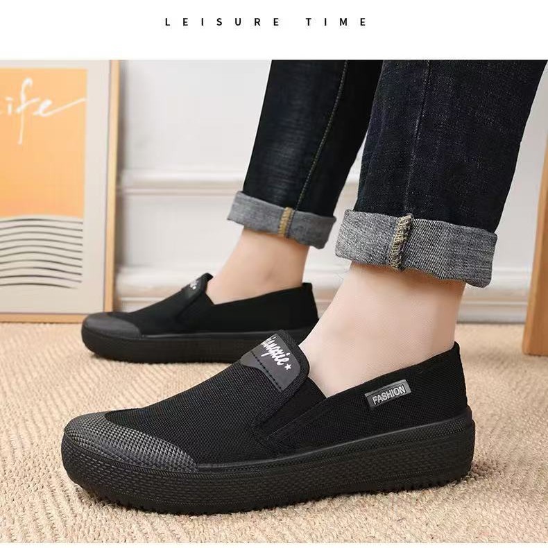 Training shoes, liberation shoes, training shoes, cloth shoes, men's shoes, construction site shoes, canvas shoes, men's shoes, outdoor old men's shoes on one foot Specification drawing