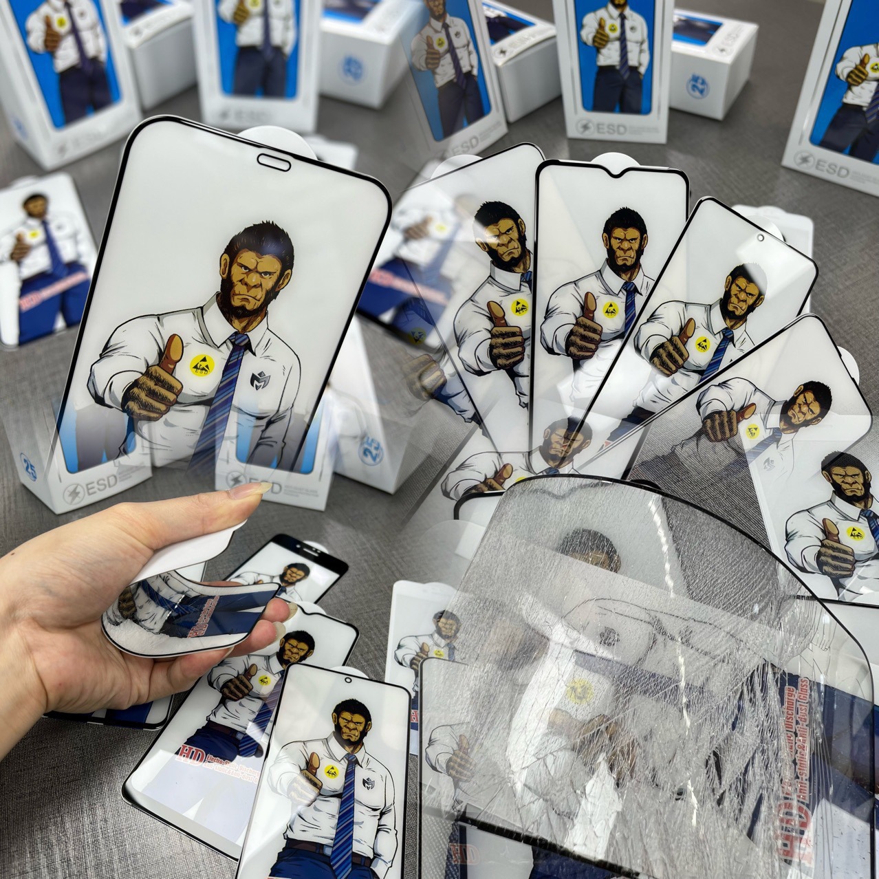 Gorilla Tempered Film is suitable for iPhone 16 anti-peeping phone film, iPhone 15 frosted anti-fingerprint 14 high-definition glass details Picture