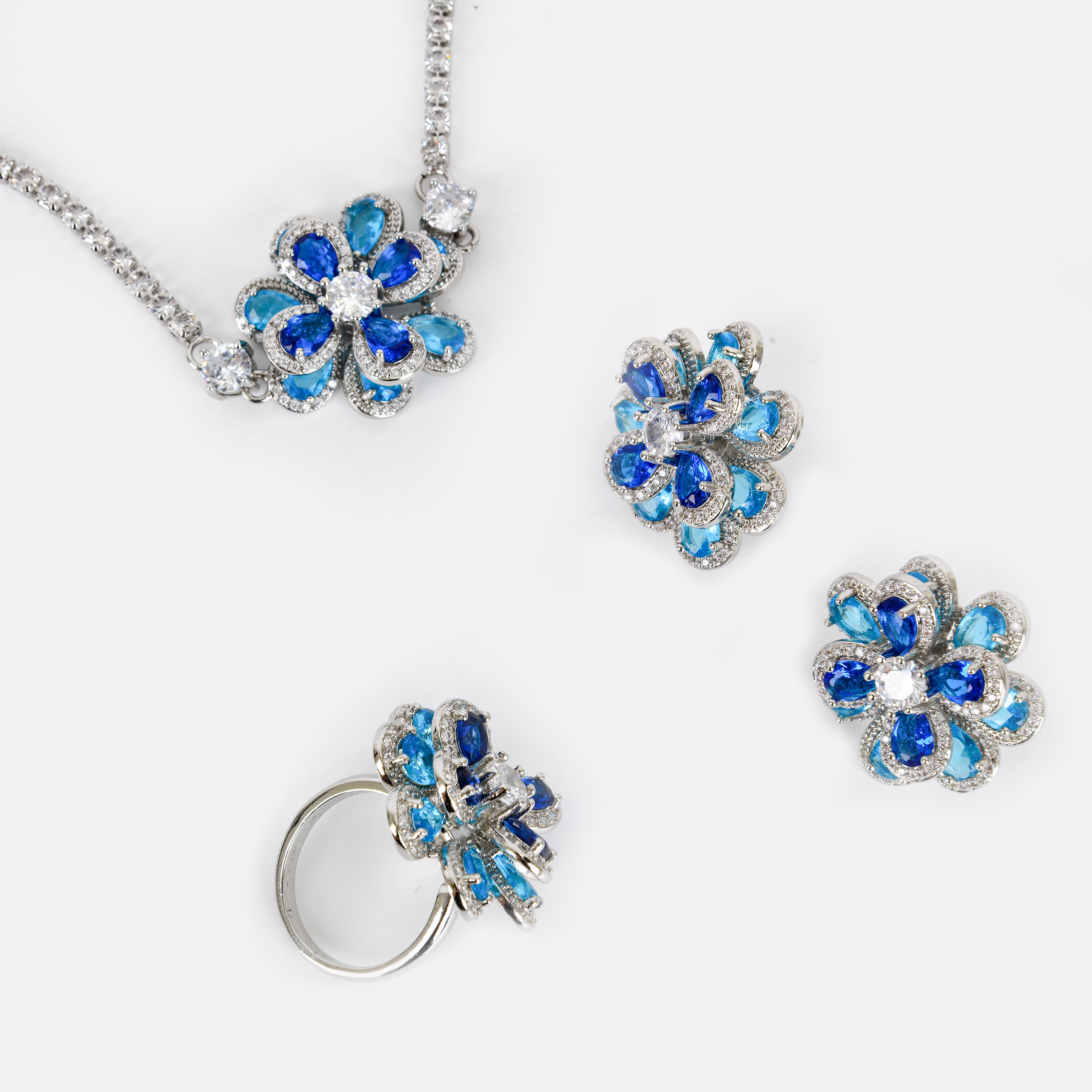 本命年油画海蓝宝石耳环多切面水滴之心彩宝锆石花朵闪钻爱心耳坠白底实物图