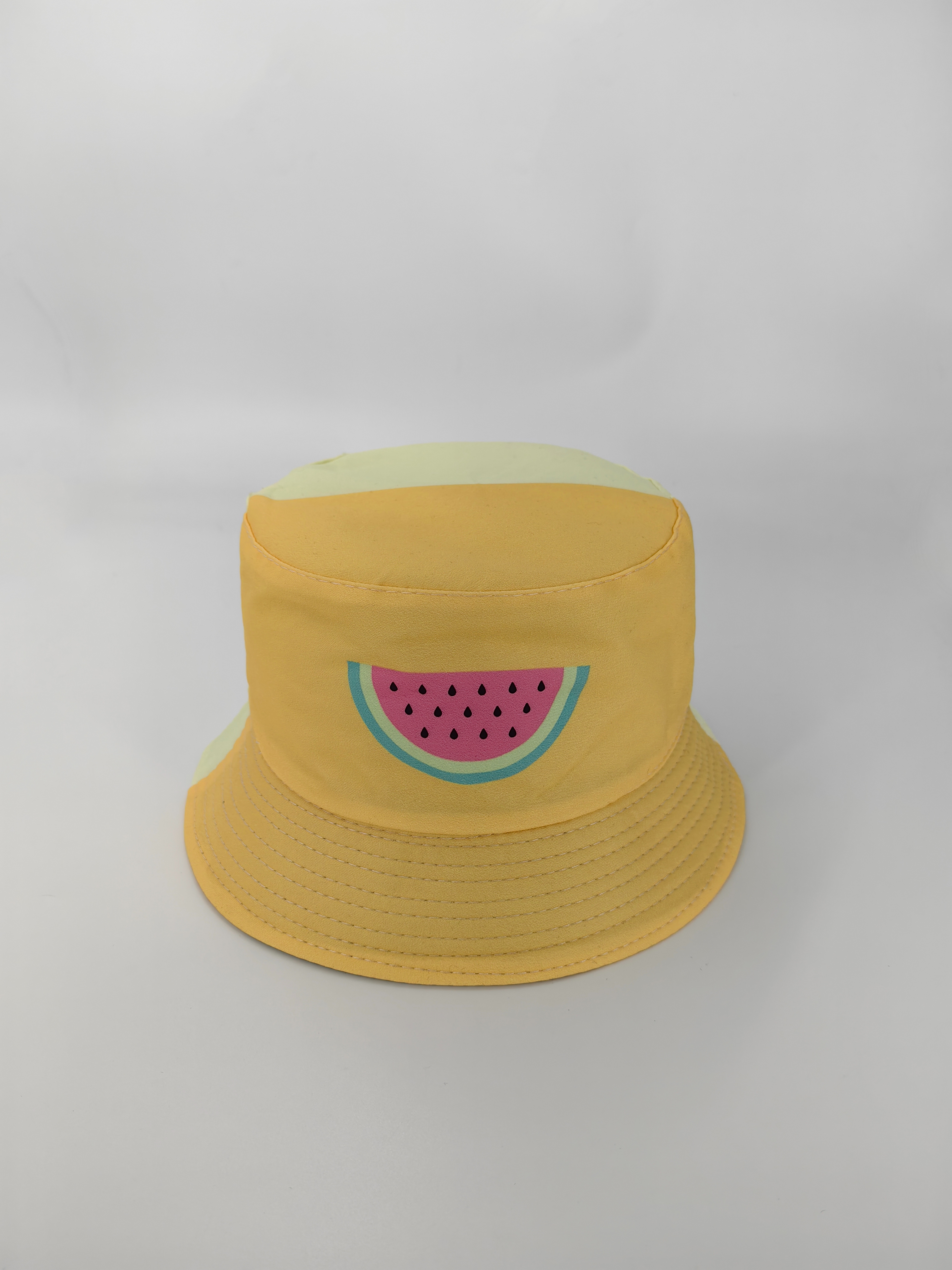 This is a popular watermelon ice cream for children in spring and summer. It features double-sided printed and color-blocked patterns on both sides. It can be worn with a fisherman's hat on both sides. It is cute, cartoon, classic and versatile. It can be used outdoors for sun protection and is foldable for easy carrying. It is suitable for both men and women and has a pier circumference of 54CM Application Scenario