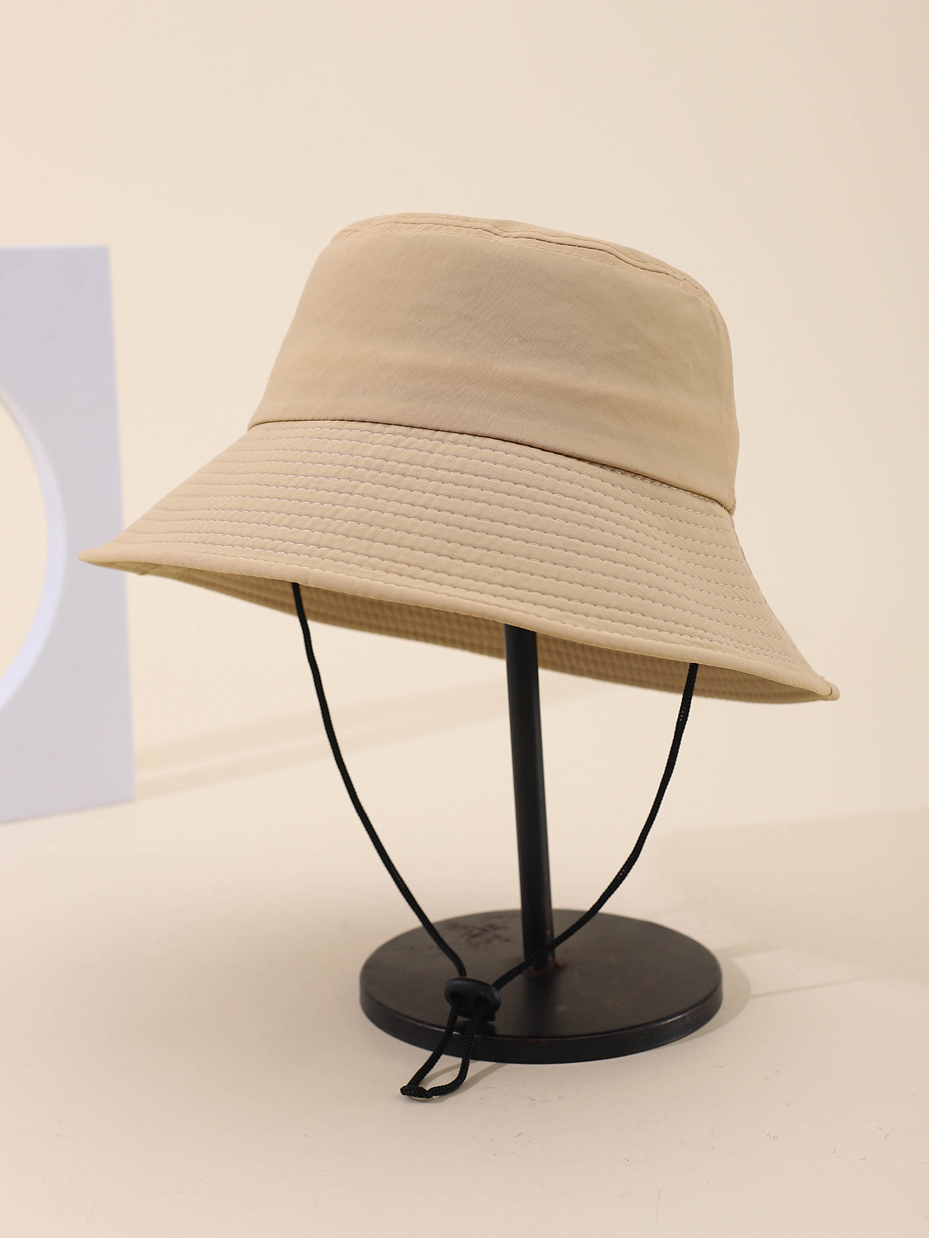 This is a popular Korean-style quick-drying hat for adults in spring and summer. It features a wide brim, sun protection, simplicity, fashion, and versatility. It is foldable and easy to carry. It is suitable for both men and women, with sizes ranging from 56 to 58CM. It comes with an adjustable windproof rope Item Picture